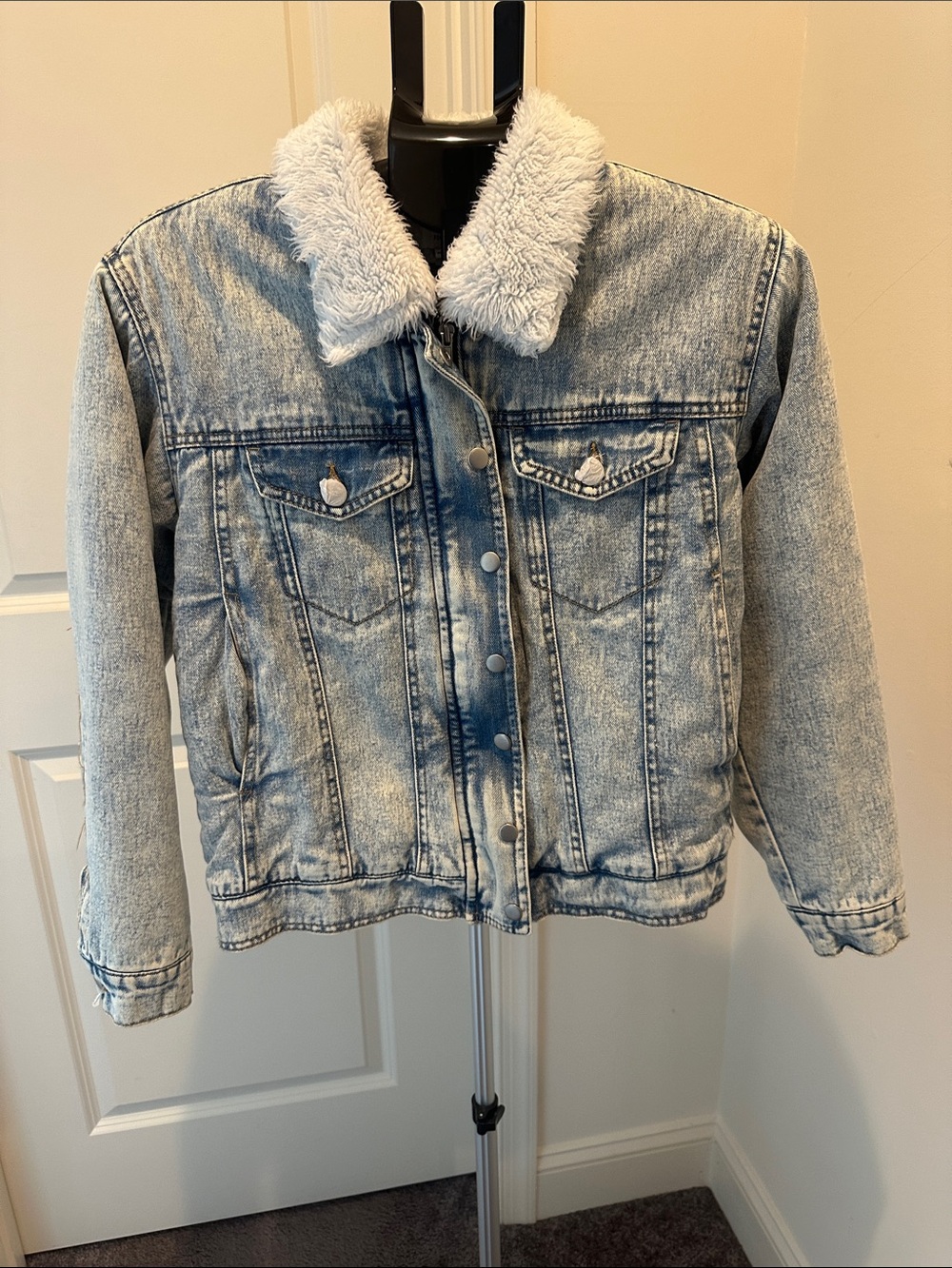Forever 21 Light Blue Acid-Wash Denim Jacket with White Faux-Sherpa Collar